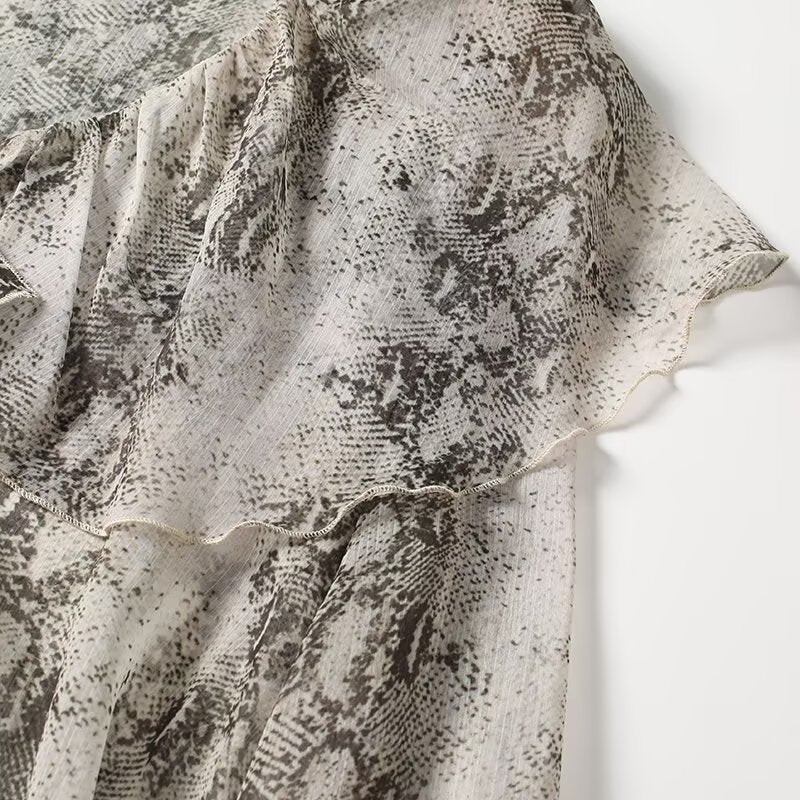 Gentle style design with snake print and ruffle edge V-neck shirt