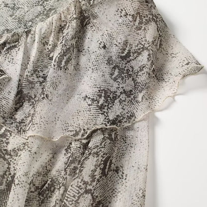Gentle style design with snake print and ruffle edge V-neck shirt