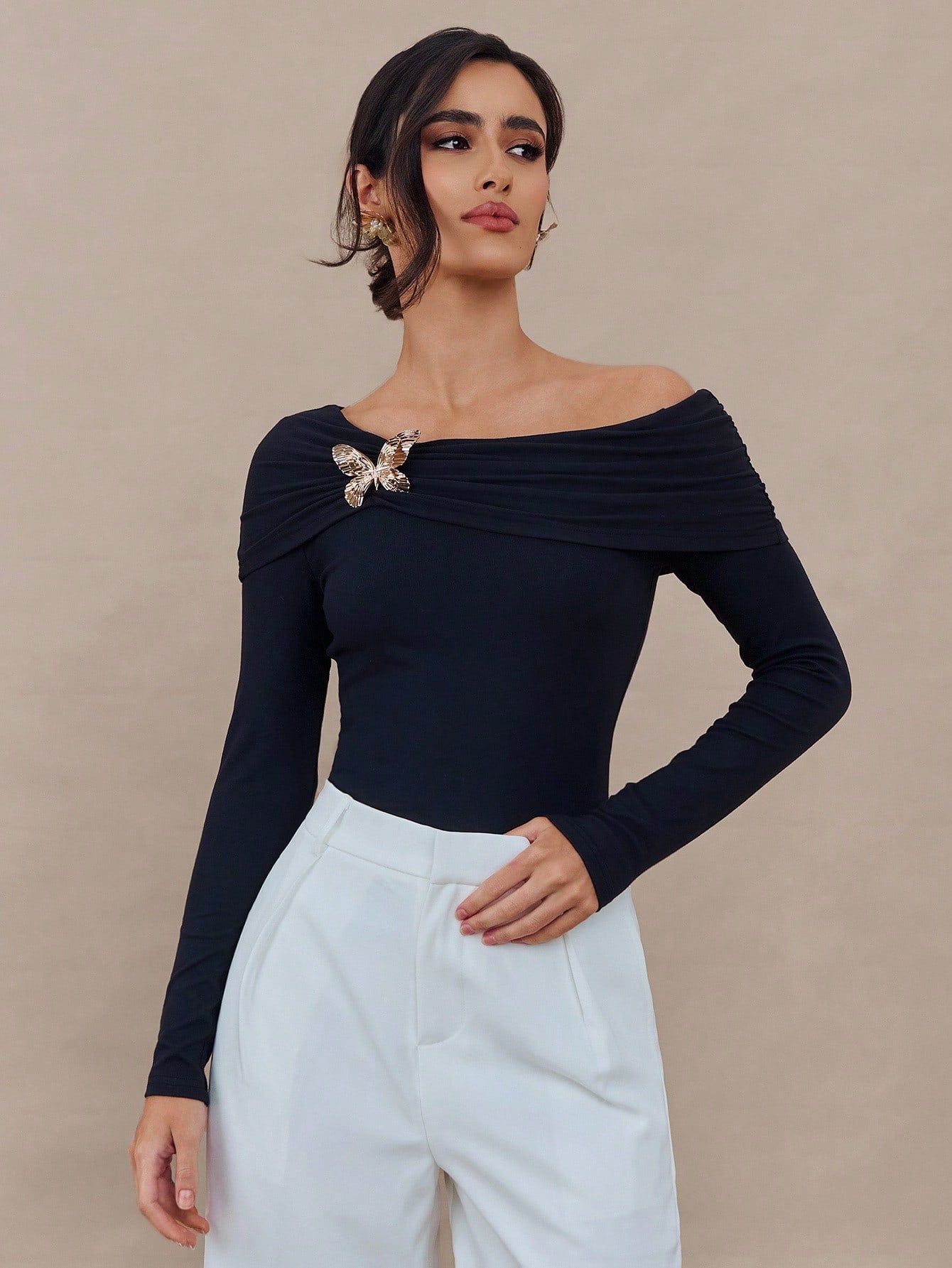 One shoulder butterfly brooch design slim fit long sleeved women's top